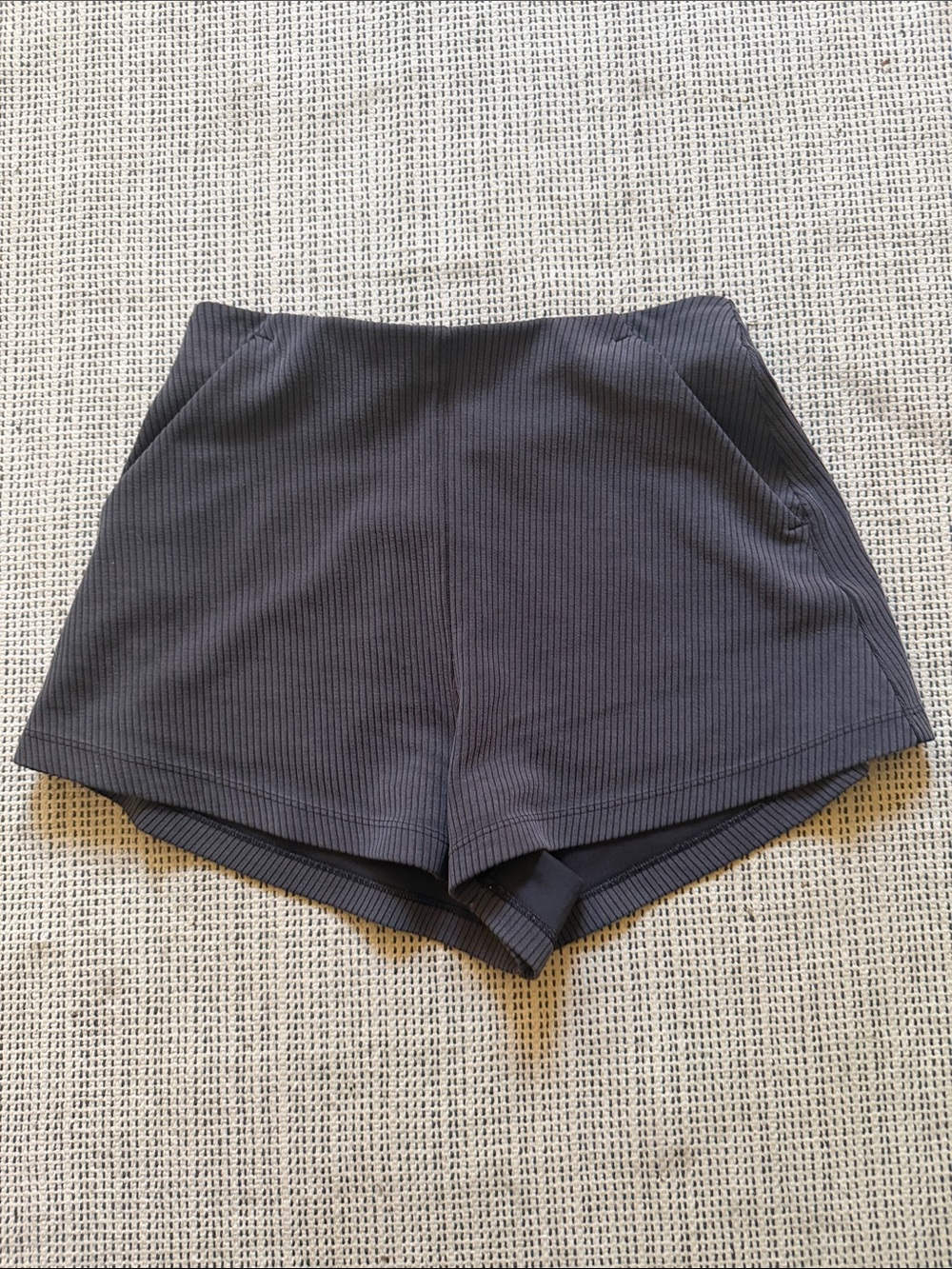 Women's Lululemon Ribbed High-Waist dark grey Softstreme HR Shorts sz 2